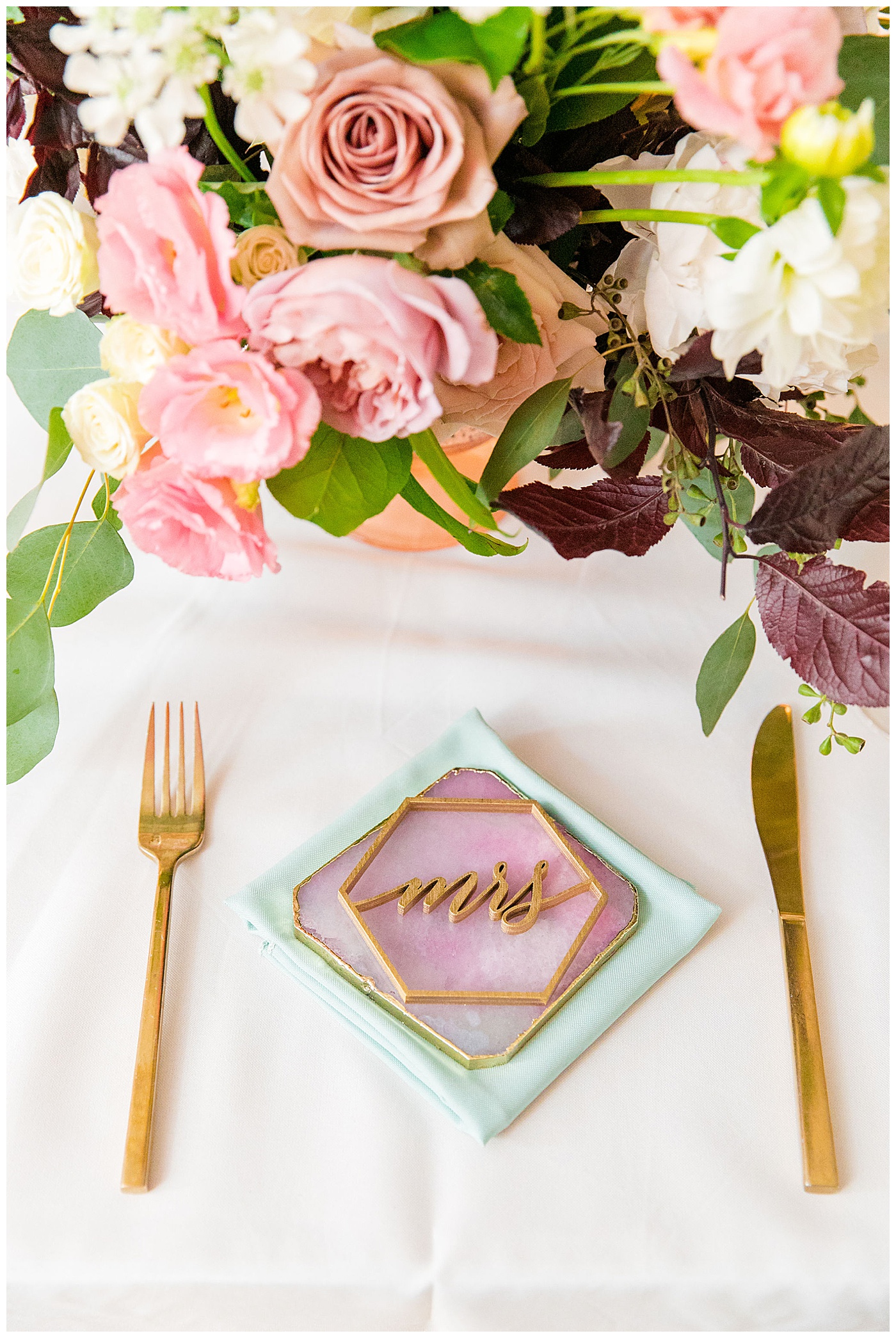 wedding geode theme place setting 