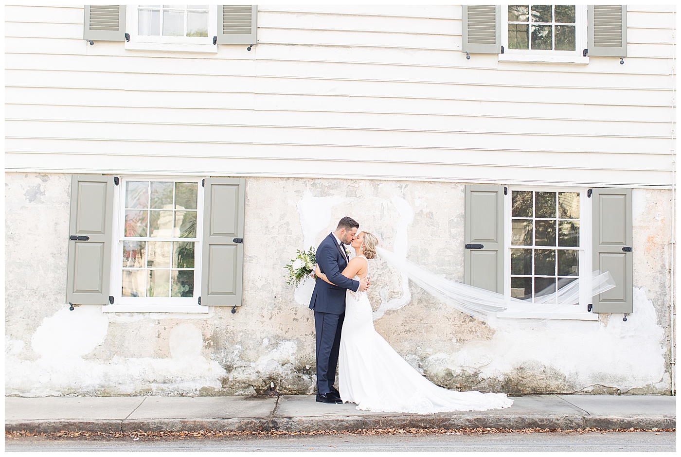 bride and groom in charleston south carolina