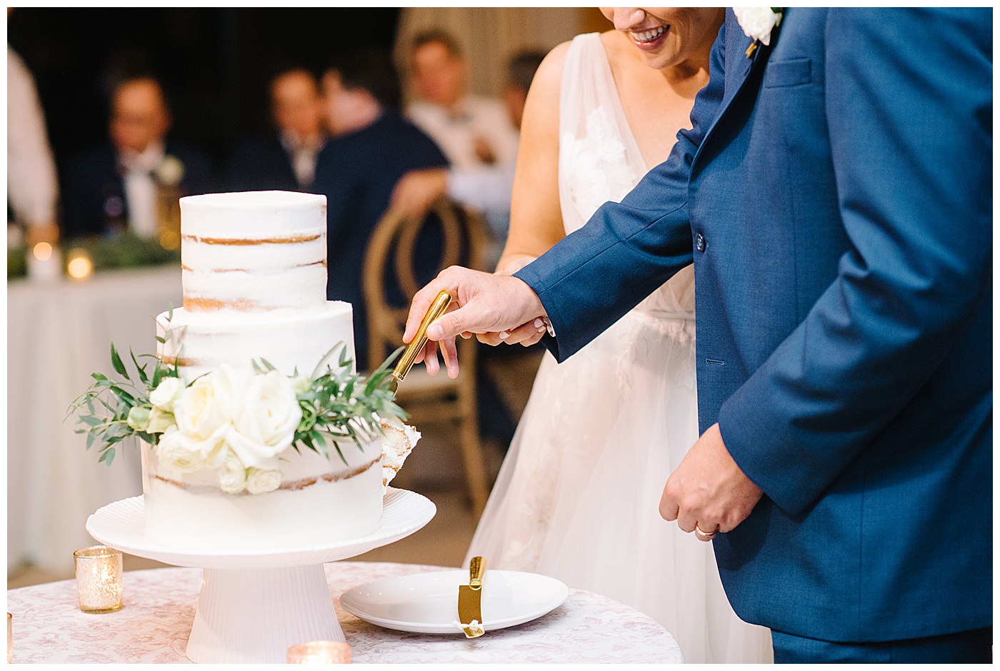 wedding cake cutting